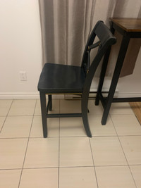 2 chaises en bois de bar ou table haute