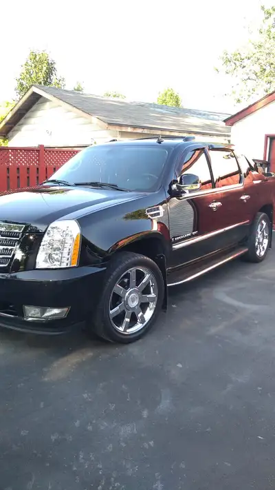 Mint 2009 Cadillac Escalade EXT- 150,000 Kms. New brakes,shocks,bushings and fluids - fully loaded....