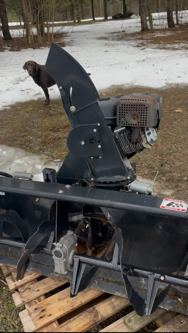 Front mount gas snow blower in Other Parts & Accessories in Owen Sound - Image 2