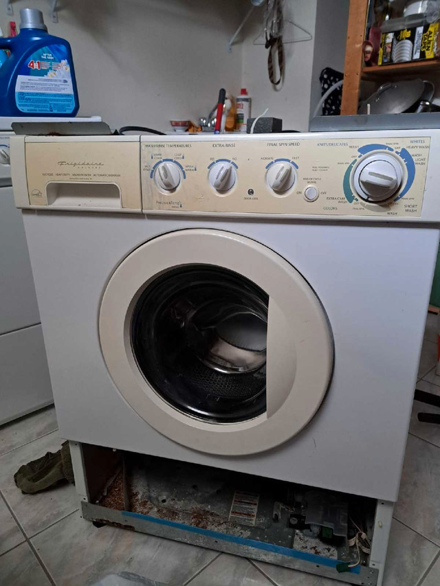 Frigidaire front load washer for parts $15 in Washers & Dryers in Oshawa / Durham Region