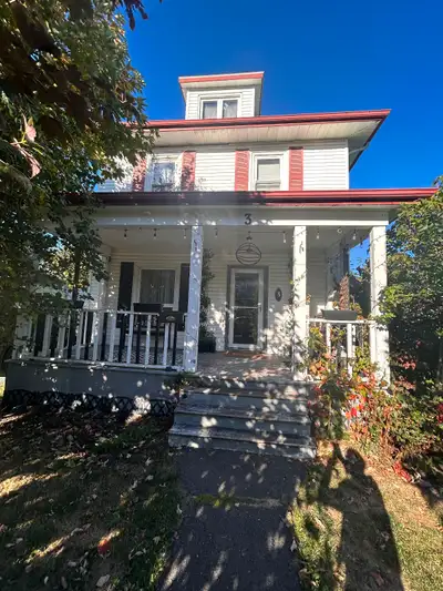 THERE IS A FIXED TERM LEASE WITH THIS PROPERTY THAT WILL RUN FOR SIX MONTHS. THIS HOME IS LOCATED AT...
