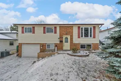 One privet bedroom available within student house in the West end of Peterborough. Walking distance...