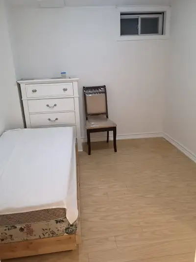 1 bedroom + ensuite private washroom in a house on Creditview and Burnhamthorpe Rd W (near Square On...