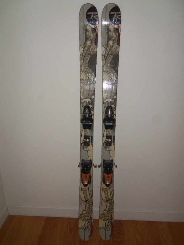 Ski alpin TWIN TIP rossignol 148 cm dans Ski  à Granby