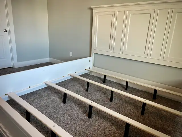 KING BED FRAME – SOLID WOOD, EXCELLENT CONDITION in Beds & Mattresses in Mississauga / Peel Region - Image 6