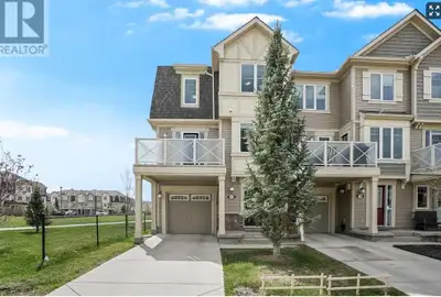 Charming Two-Bedroom Townhome Adjacent to Scenic Green Space Welcome to your new home! This delightf...