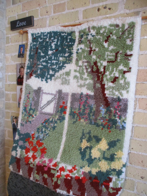 1970s HOOKED RUG WALL HANGING $20. CABIN COTTAGE VINTAGE DECOR in Home Décor & Accents in Winnipeg