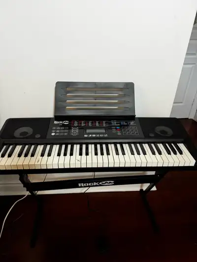 Get ready to tickle the ivories with this RockJam RJ761 keyboard! This keyboard features 61 full-siz...