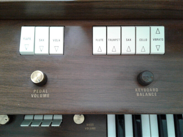 Organ, ONLY $100.00 or give me an offer. in Pianos & Keyboards in Cornwall - Image 2