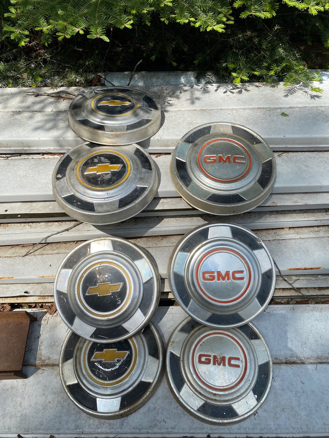 vintage Gmc, chevy, pontiac, truck hub caps in Other in Thunder Bay