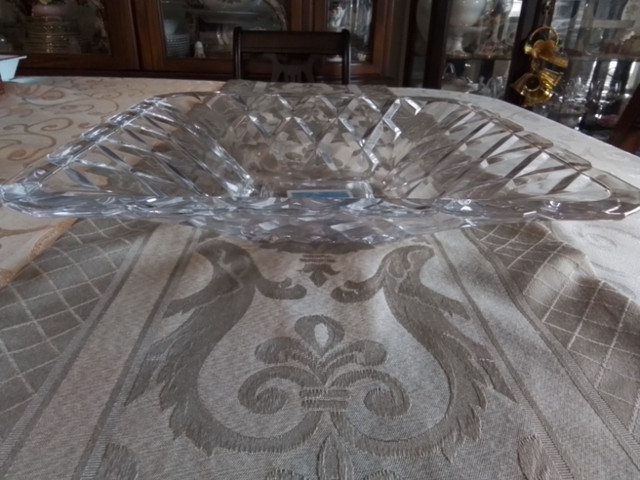 MIKASA DIAMOND SPARKLE SQUARE GLASS  OPEN BOWL 12 inches in Kitchen & Dining Wares in City of Toronto - Image 3
