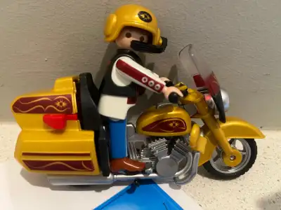 Motocylette et personnage Playmobil, View more