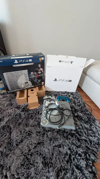 PS4 pro édition God of war 300$, View more
