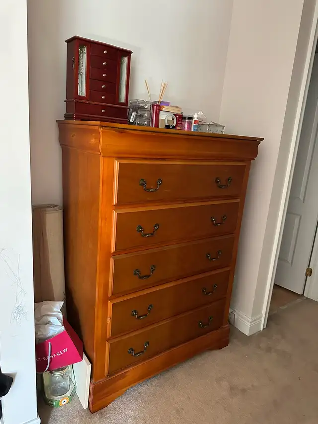 Five Drawer Wooden Dresser in Dressers & Wardrobes in Markham / York Region - Image 2