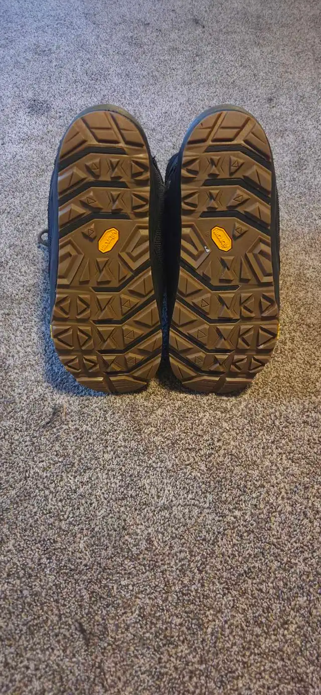 thirthytwo TM-2 Jones Snowboard Boots 8.5 mens in Snowboard in Penticton - Image 3