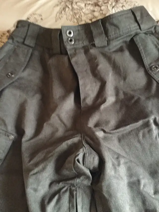 pantalon de ski  ou de neige pour homme gr: médium,( radical) in Men's in Longueuil / South Shore - Image 3