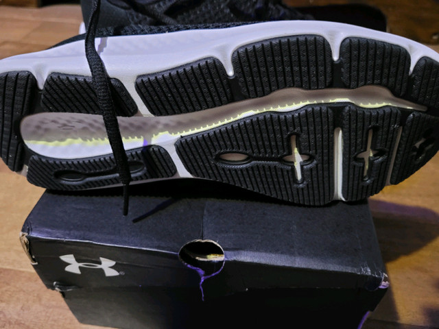 Size 8 Under Armour Charged Pursuit 3 new in the box  in Women's - Shoes in Kitchener / Waterloo - Image 3