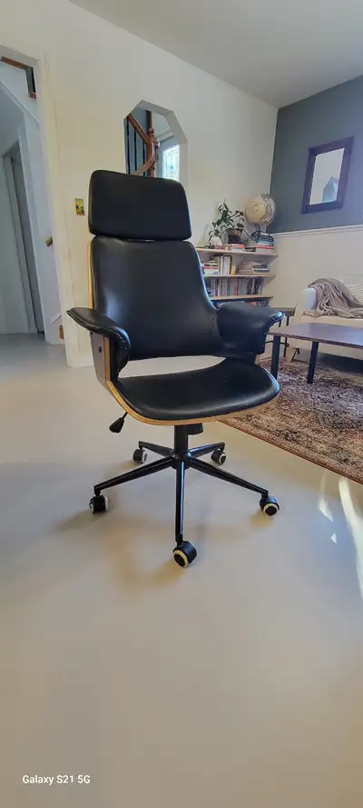 New price for office chair. Model Adena from Structube.
