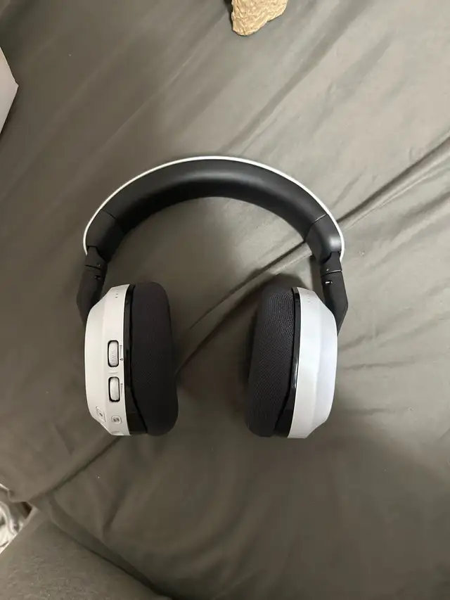 Stealth 600 3rd gen ps in Headphones in Medicine Hat - Image 3