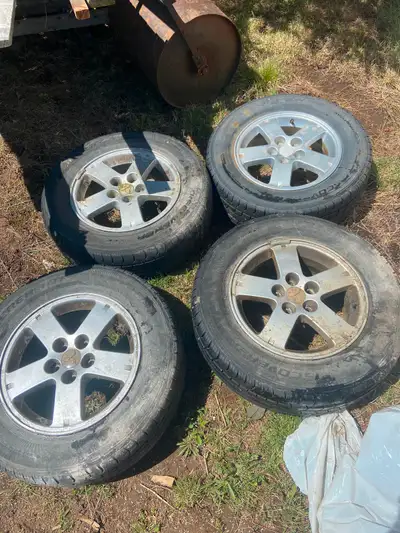 Set of 4. Good condition Size: 215/70R16