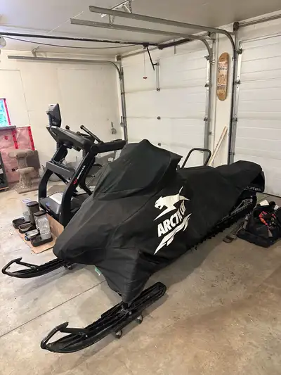 2012 800cc 153” track W/2.5 lugs 2400 miles After market can Good shape