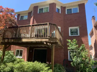 UTM-campus rooms for rent Walking distance to University of Toronto Mississauga Campus (or walk 2-3m...