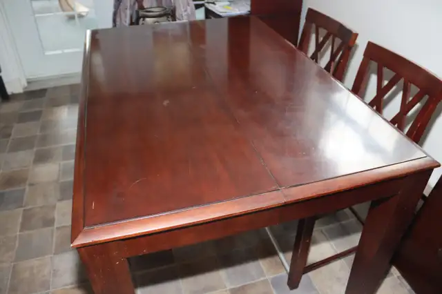 Dining table - brown in Dining Tables & Sets in Moncton - Image 3