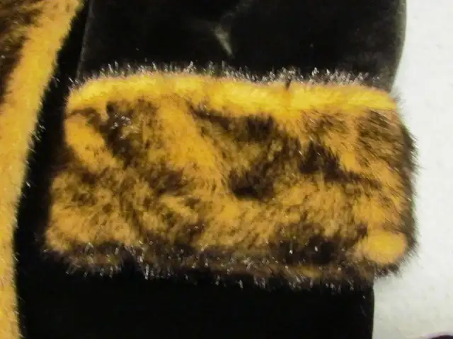 London Fog Silky Soft Faux Fur Coat, Size Large in Women's - Tops & Outerwear in City of Toronto - Image 4