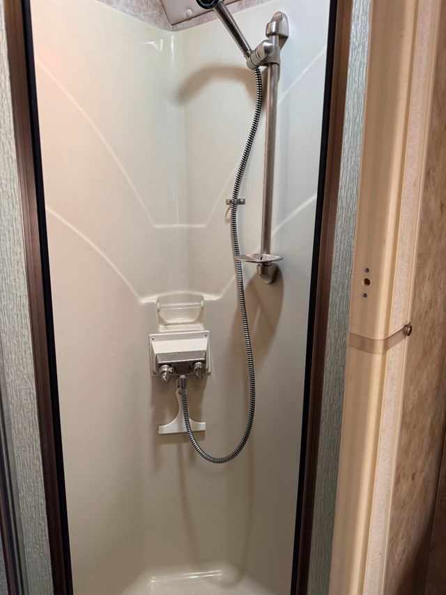 32 Foot Class A RV in RVs & Motorhomes in Cranbrook - Image 3