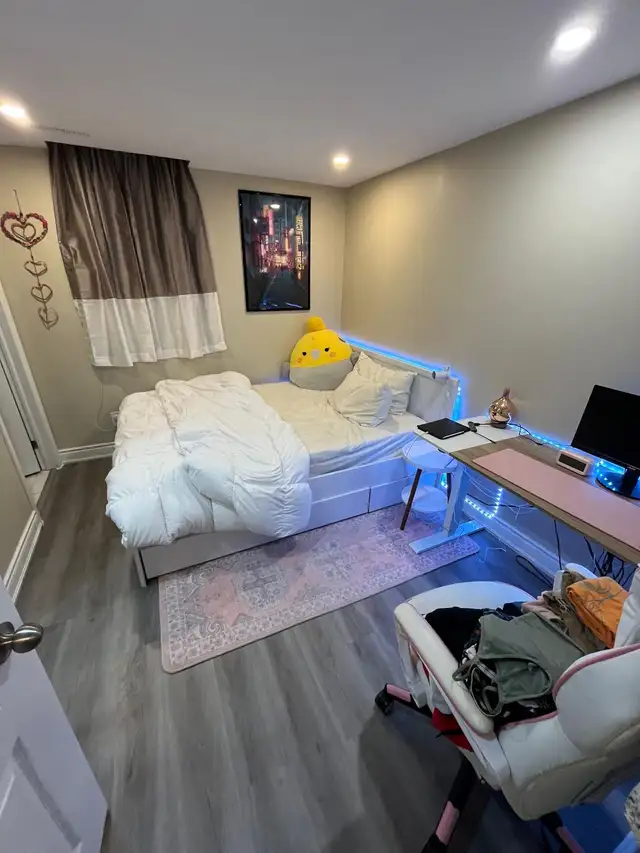 MASTERBEDROOM WITH ATTACHED WASHROOM AVAILABLE IN MISSISSAUGA.