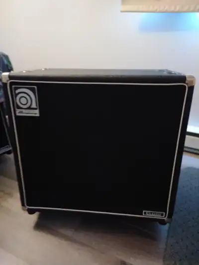 Cabinet AMPEG Classic 1x15 200W Se revend 715 $ laisserais à 475 $ Me contacter par téléphone au (81...