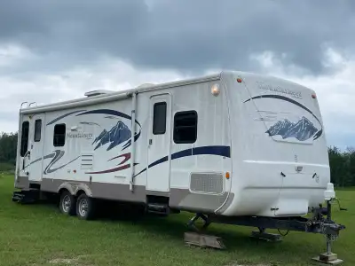 An oldie but a goodie. This is a comfortable, well-kept and spacious camper that works perfectly for...