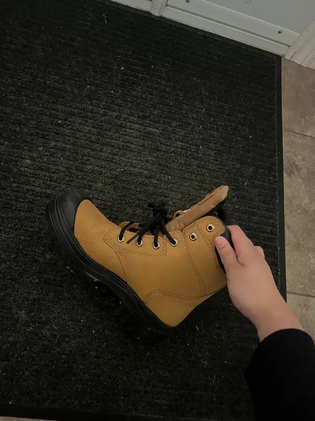 Steel toed boots in Men's Shoes in Stratford - Image 6