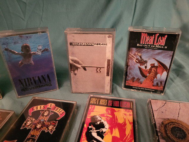 Cassette/ tape nirvana,  motley crue, guns n roses,  ect dans CD, DVD et Blu-ray  à Laval/Rive Nord - Image 4
