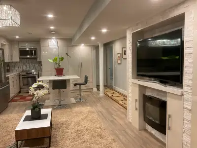 Fully furn 2 bdr/1 bth 1200sq/ft Applewood  sep entr/ laundry