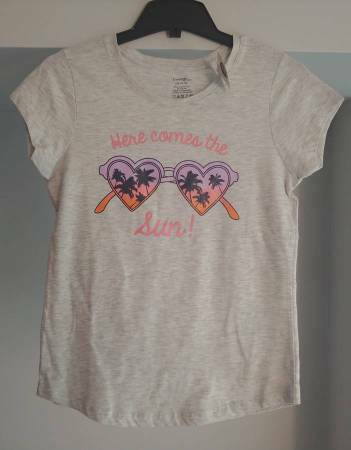 Young Girls Size Large "Here Comes The Sun" T-Shirt - New in Kids & Youth in Burnaby/New Westminster
