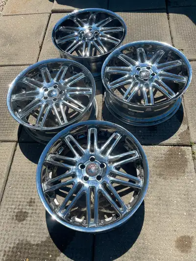 4 22 x 9” Gianelle wheels. All are in good condition no peeling or curb rash. Could use cleaning or...