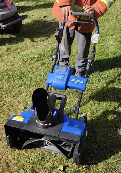 Snow blower ( snow Joe 15-inch Cordless battery  blower, View more