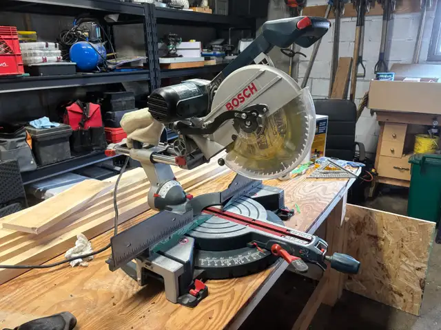 Bosch 12 inch Mitre Saw in Power Tools in Barrie - Image 3