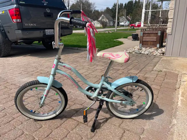 Girls 16” cruiser bike in Kids in Owen Sound - Image 3