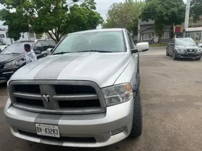 2009 Dodge car in a good condition. Front glass broken, engine misfires. Engine size 5.7 Liters. Sol...