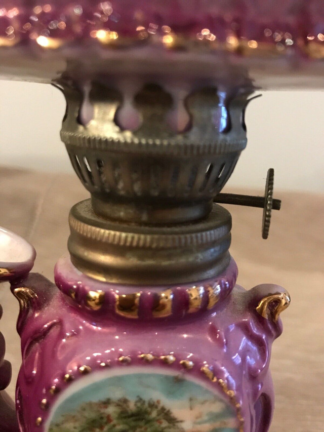 Vintage miniature Victorian style Japanese oil lamp 8”tall. in Arts & Collectibles in Markham / York Region - Image 4