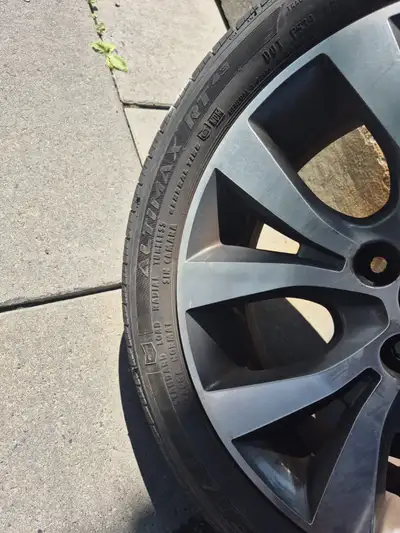 70% thread count. $200 OBO Call/Text/Email (416) 823-7184
