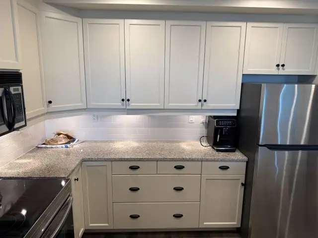 Kitchen cabinets and vanity in Cabinets & Countertops in City of Halifax - Image 5