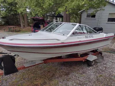 1989 Cadorette c/w 50 HP Mercury with power trim. Full instrumentation as well as a stereo and Hummi...
