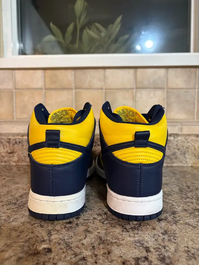 Nike Dunk High Michigan in Men's Shoes in Nanaimo - Image 3