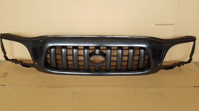 NEUF Grille avant Toyota Tacoma 2001 - 2004 NEW Front Grill dans Pièces de carrosserie  à Longueuil/Rive Sud