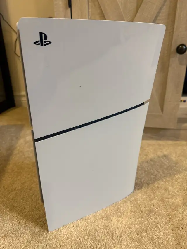 PS5 Slim Disc Package in Sony Playstation 5 in Ottawa - Image 4