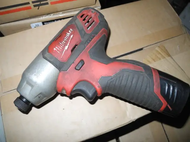 Milwake 1 2volt Impact driver with battry in Power Tools in Edmonton - Image 5