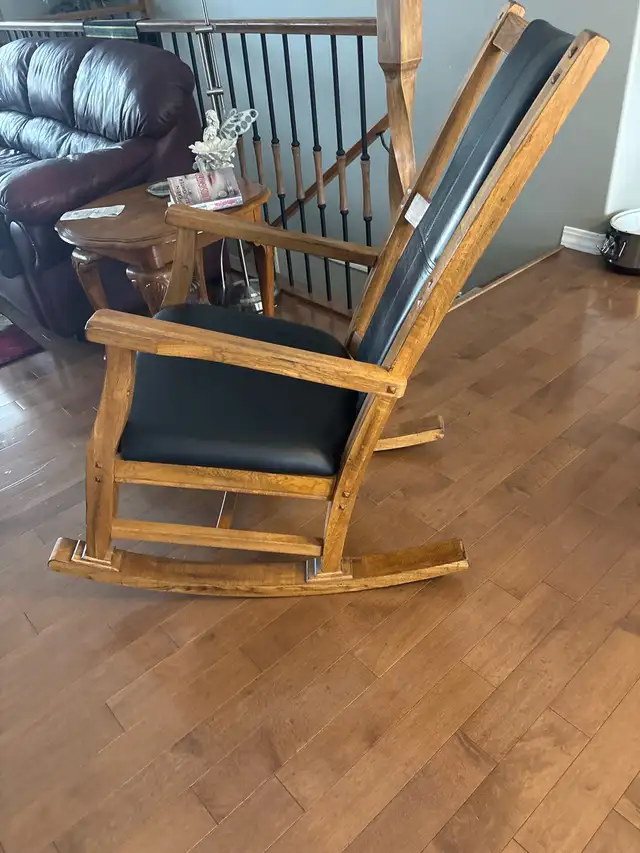 oak rocker, chairs in Chairs & Recliners in Cranbrook - Image 3